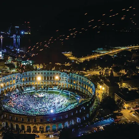 Gorgeous In With Kitchen 펜션