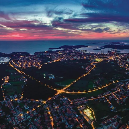 Gorgeous In With Kitchen 펜션 Ližnjan