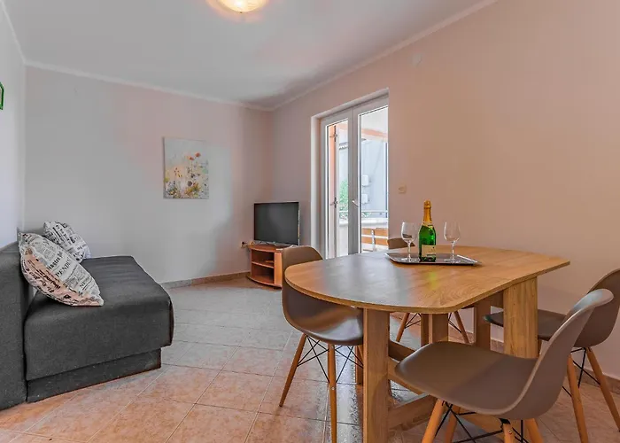 펜션 Gorgeous In With Kitchen Ližnjan