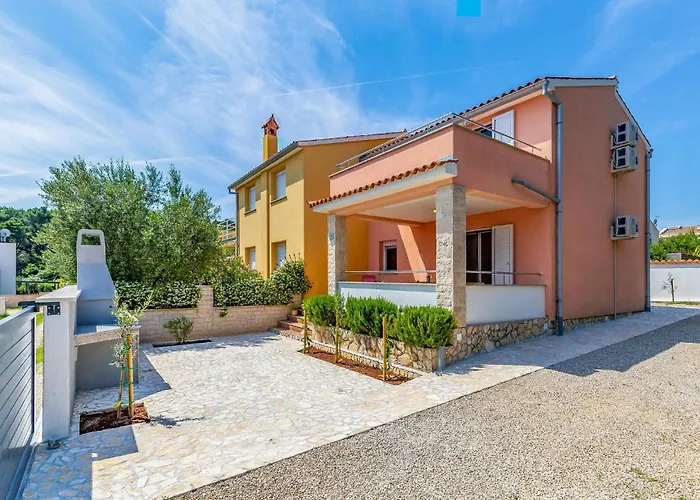 펜션 Gorgeous In With Kitchen Ližnjan