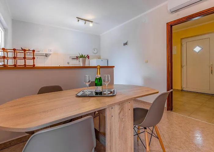 Gorgeous In With Kitchen * Ližnjan