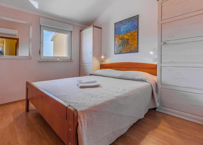 펜션 Gorgeous In With Kitchen Ližnjan