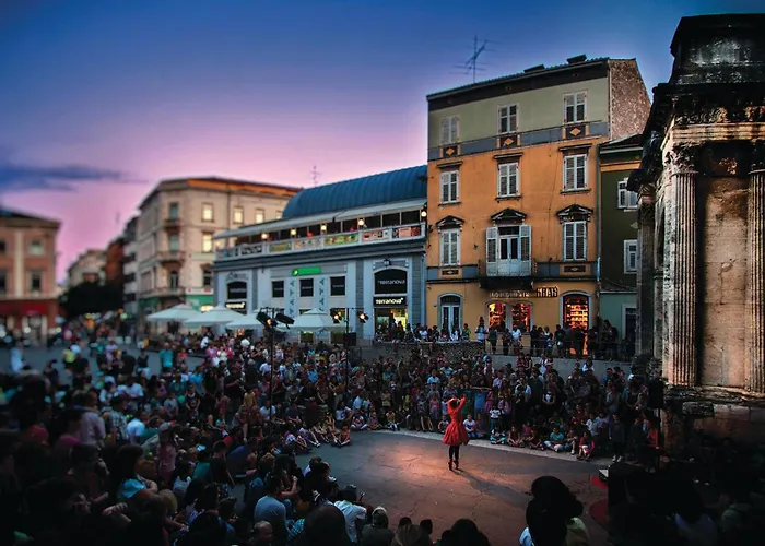 Gorgeous In With Kitchen