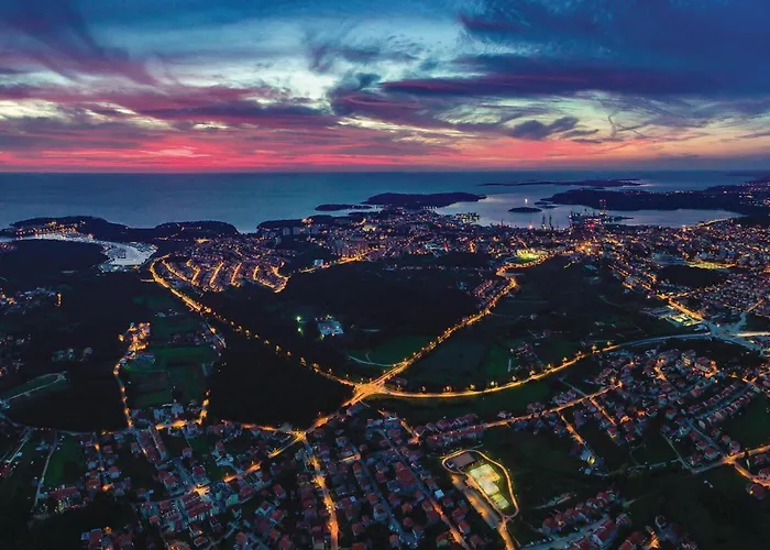 Gorgeous In With Kitchen 펜션 Ližnjan